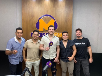Léo Prado, Marcelo Veloso, Patrick Heder,  Deivid Kavalari e Jaime Serejo nos estúdios da Massa FM CG - Foto: Fernando de Carvalho/Portal RCN67