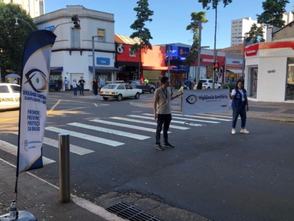 Ação educativa no Centro reforça alerta sobre riscos em produtos e serviços ofertados no Dia das Mães