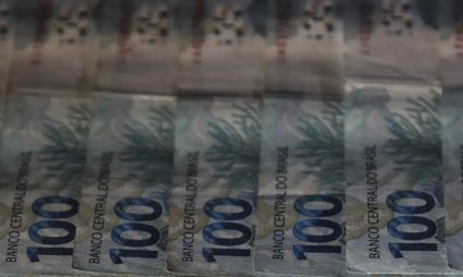 Focus prevê IPCA menor e dólar mais baixo em 2025
