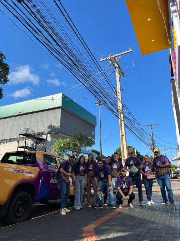 A “Invasão Massa” chegou a Dourados nesta segunda-feira (12), trazendo para as principais ruas do centro da cidade a energia positiva da equipe do Grupo RCN.  (Foto: Emily Geovanna)