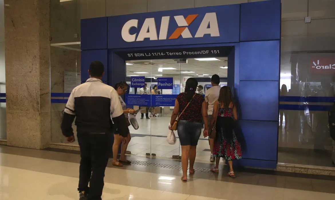 Ao todo, a Caixa Econômica Federal liberará pouco mais de R$ 4,5 bilhões neste mês. Foto: Reprodução/Agência Brasil