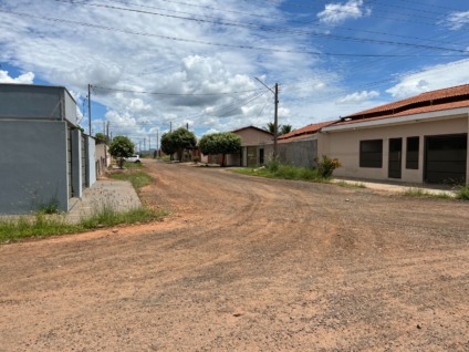 Moradores aguardam pelo asfalto no Residencial Tauan, em Aparecida do Taboado (Foto: Daniel Silva/DICOM)