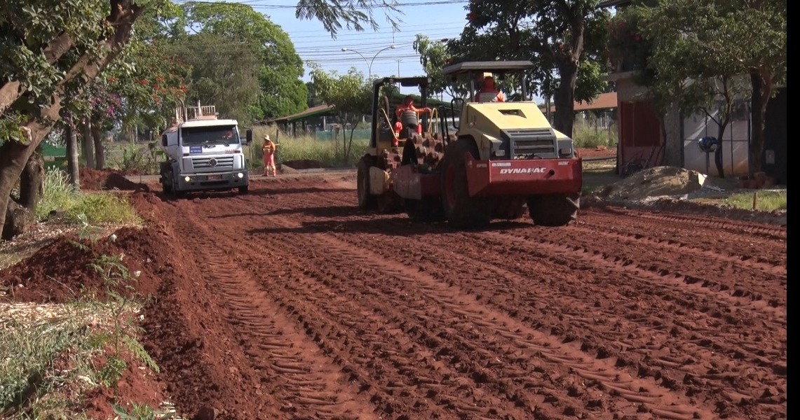 Por décadas, a região sofreu com ruas intransitáveis, principalmente próximas ao Parque de Exposições- Foto: Reprodução TVC 