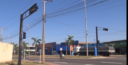 Novo semáforo é instalado em cruzamento considerado crítico em Três Lagoas