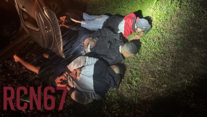 Trio armado invade residência, faz família refém e é preso com veículo e bens roubados