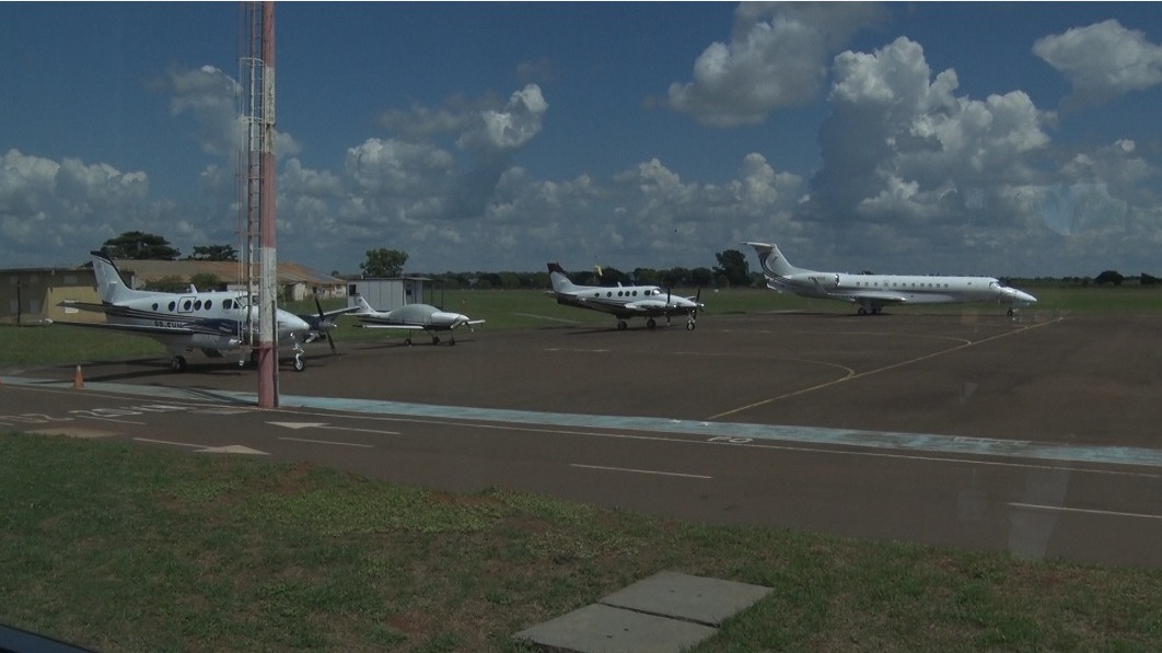 Apesar da ausência de voos comerciais, o aeroporto de Três Lagoas continua operando com intensa movimentação de aeronaves particulares- Foto: Reprodução TVC