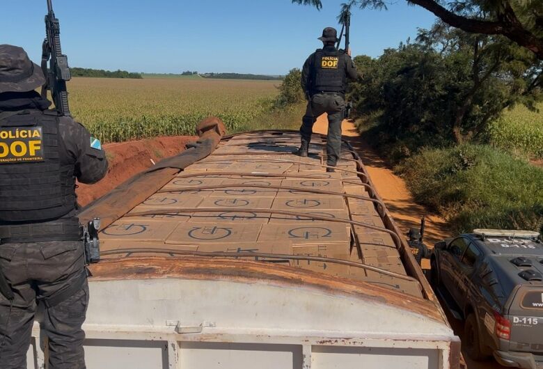 O material apreendido, avaliado em aproximadamente R$ 2,3 milhões, foi encaminhado à Receita Federal de Ponta Porã. (Divulgação/DOF)