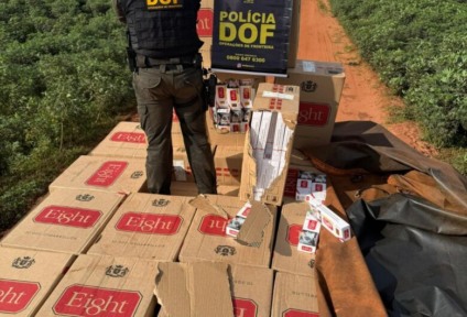 Durante busca veicular, foram encontradas diversas caixas de cigarros contrabandeados, avaliados em R$ 1,4 milhão. O material apreendido foi encaminhado à Receita Federal de Mundo novo. (Foto: Divulgação DOF) Durante busca veicular, foram encontradas diversas caixas de cigarros contrabandeados, avaliados em R$ 1,4 milhão. O material apreendido foi encaminhado à Receita Federal de Mundo novo. (Foto: Divulgação DOF)