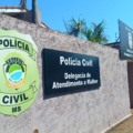 Mulher tem dedo amputado ao resistir a tentativa de estupro; agressor foi preso em clínica de reabilitação