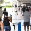 Participantes do Exame Nacional do Ensino Médio (Enem) 2021 fazem, neste domingo (28), segundo dia de avaliação, provas de matemática e de ciência da natureza.