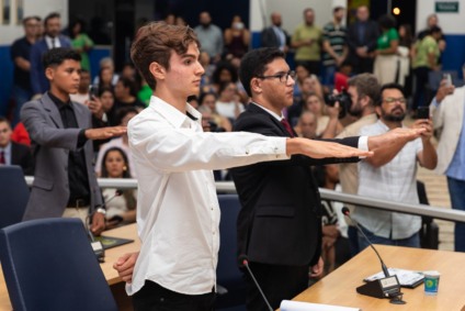 Primeiros jovens vereadores de Três Lagoas tomam posse em solenidade na Câmara