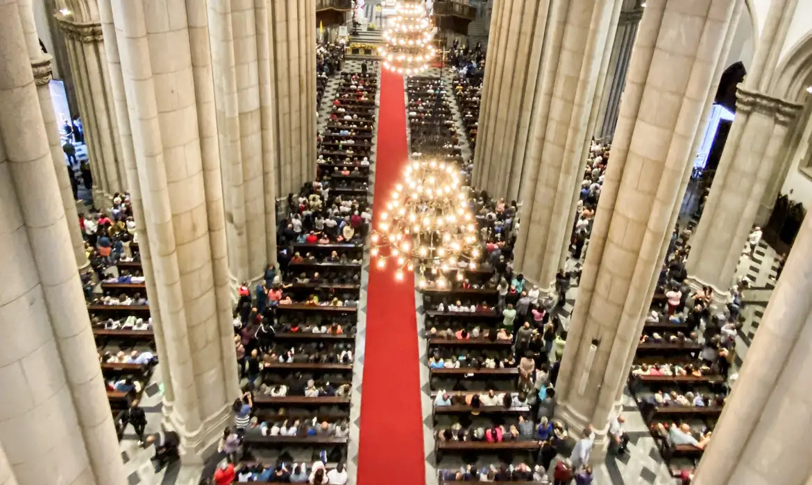 Pontífice celebrou nesta sexta-feira (9), a primeira missa na Capela Sistina. Foto: Divulgação/ Agência Brasil.
