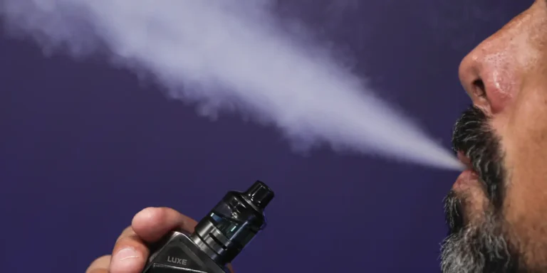 A SES realiza campanhas de conscientização dos riscos do cigarro eletrônico - Foto: Agência Brasil 