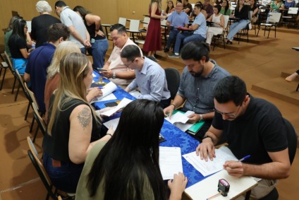 Novos profissionais foram empossados nesta sexta (9) em Dourados. (Foto: A. Frota)