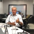 Arquivo de Reinaldo Azambuja no estúdio da Rádio do Grupo RCN67 em Campo Grande - Foto: Arquivo
