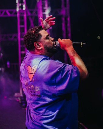 Com mais de 1 milhão de seguidores nas redes sociais, cantor gospel se apresenta na Praça do Rádio em evento gratuito aberto ao público - Foto: Reprodução/Redes Sociais