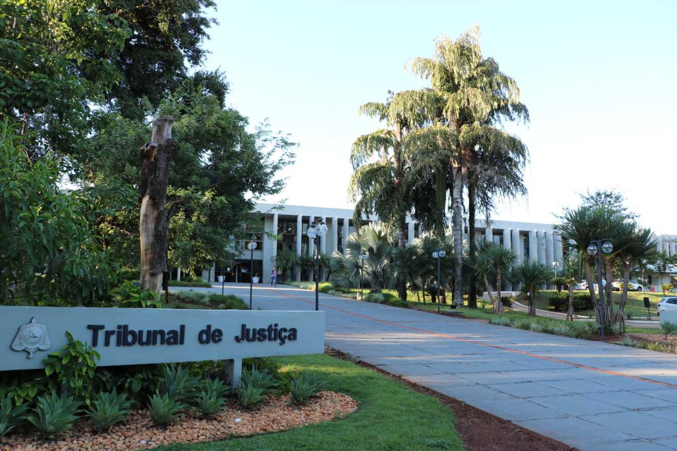 Oficiais de Justiça aguardam por reunião junto ao TJMS - Foto: Reproduão