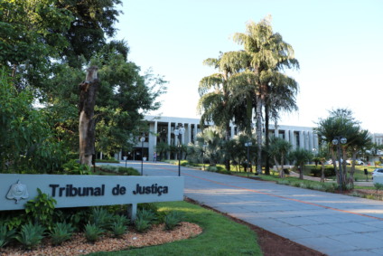 Oficiais de Justiça aguardam por reunião junto ao TJMS - Foto: Reproduão