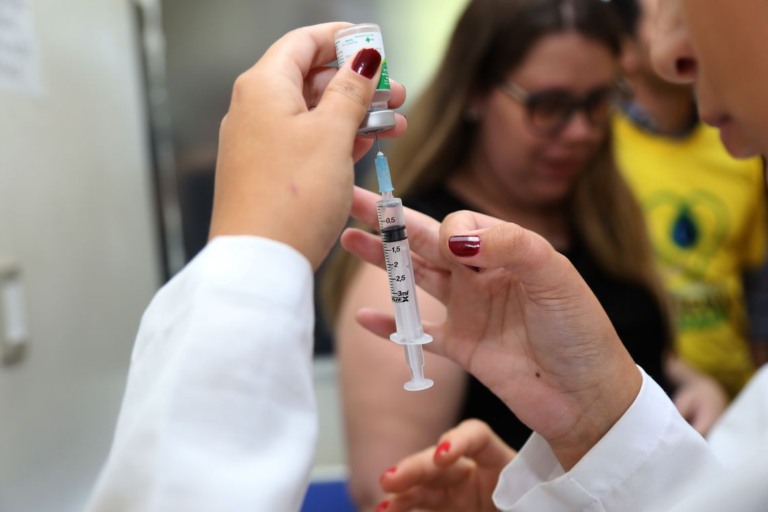 Lançamento da Campanha Nacional de Vacinação contra a Gripe, durante cerimônia em Porto Alegre. Lançamento da Campanha Nacional de Vacinação contra a Gripe, durante cerimônia em Porto Alegre.
