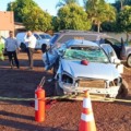 Carro destruído após colisão com capivara e coqueiro na BR-163 em Douradina