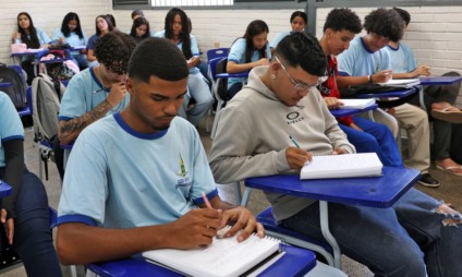 Nascidos em maio e junho recebem parcela do Pé-de-Meia nesta quarta