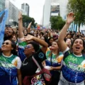 Evangélicos crescem e representam mais de um quarto da população