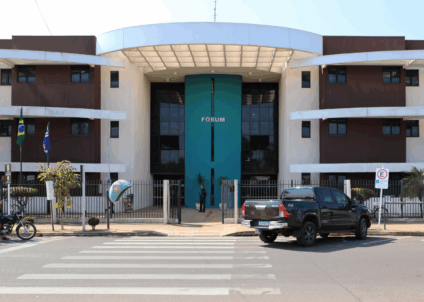 Justiça condena homem a indenizar ex-companheira em R$ 20 mil por agressão com pedaço de madeira
