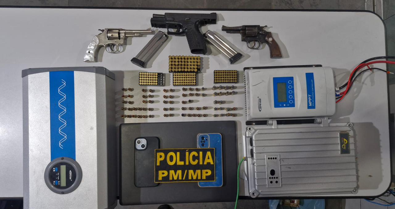 Além do material furtado, as equipes apreenderam uma pistola e dois revólveres - Foto: MPMS