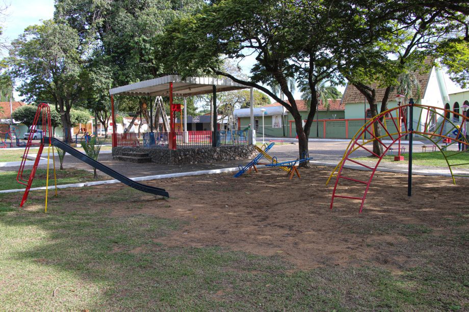 O trabalho foi executado pelo Departamento de Manutenção da Seintra, que realizou diversos serviços, como a reforma das calçadas, aplicação de pedras, reforma de meio-fio, pintura de estruturas e recuperação da parte de alvenaria. Foto: Divulgação.