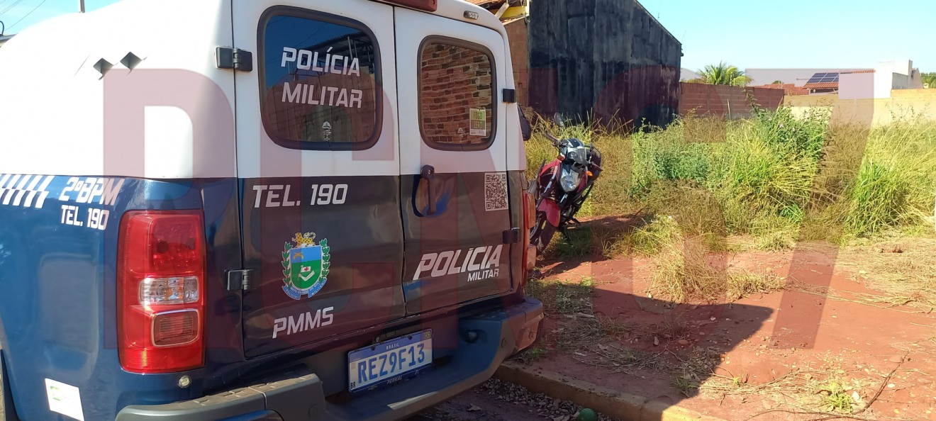 Moto foi abandonada e durante checagem no banco de dados foi confirmado ser produto de furto. Foto: Alfredo Neto/JPNews
