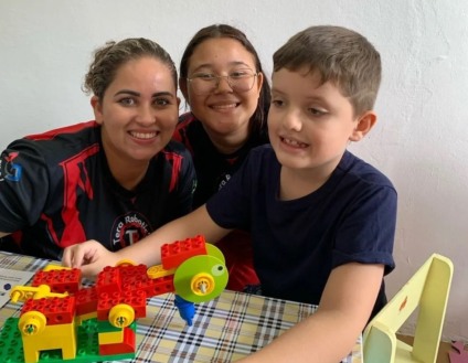 Equipe do Sesi promove oficinas de robótica para crianças e adolescentes neuroatípicos