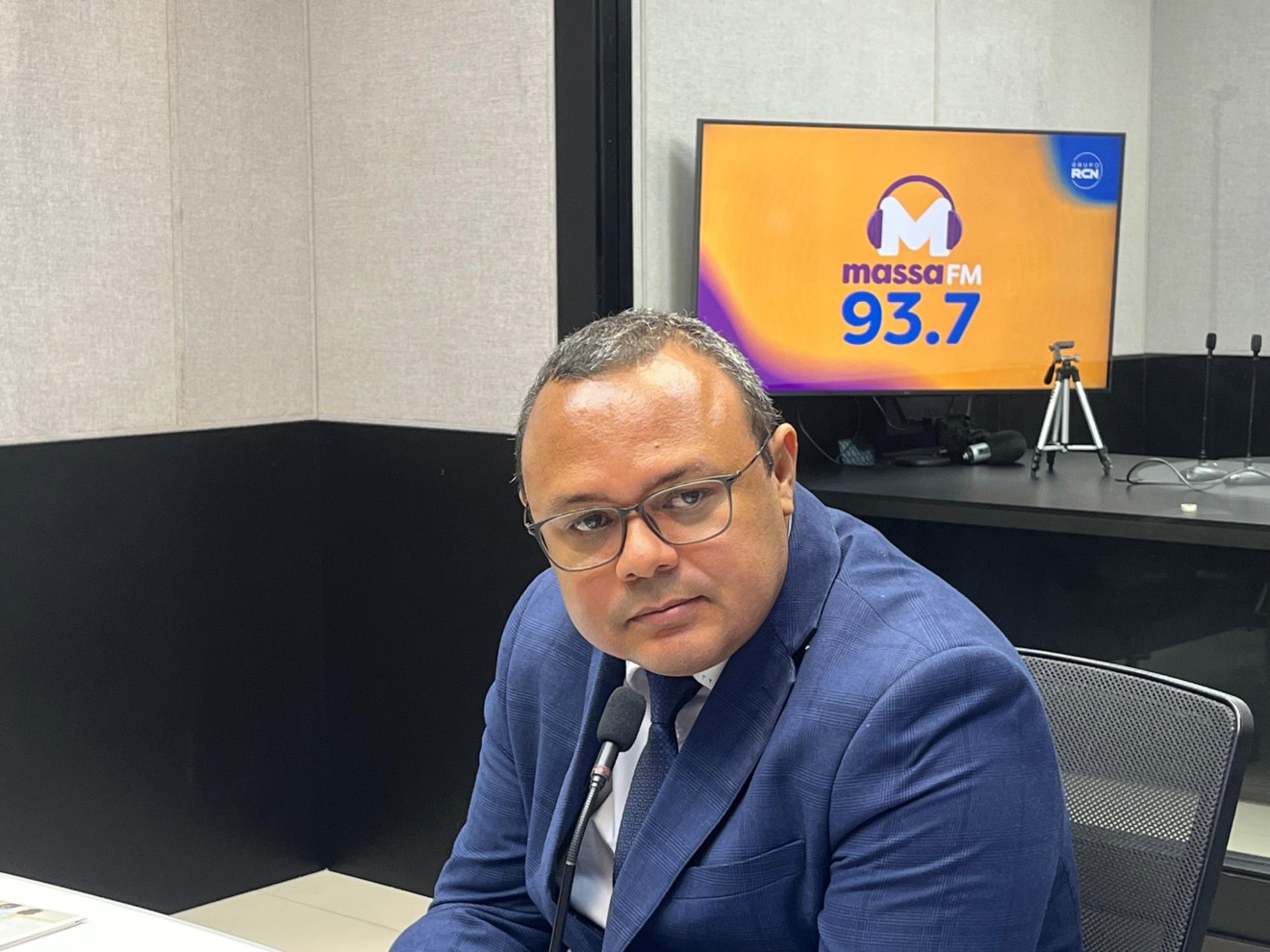 Sóstenes Maciel nos estúdios da Massa FM Campo Grande - Foto: Luiz Gustavo Soares/Portal RCN67