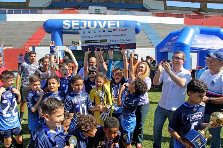 Escola de Futebol Pedrinho vence Campeonato Municipal de Base 2025 Escola de Futebol Pedrinho vence Campeonato Municipal de Base 2025