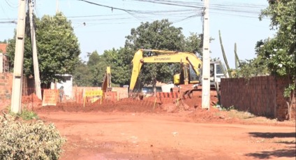 Moradores reclamam de obras de pavimentação no bairro Vila Carioca