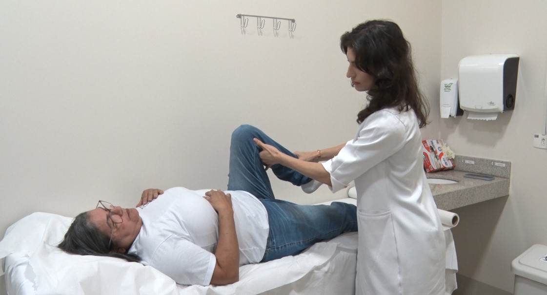 A campanha é uma mobilização nacional dedicada à conscientização sobre a escoliose, uma condição que se caracteriza por uma curvatura anormal da coluna vertebral. Foto: Reprodução/TVC HD