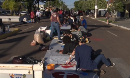 Corpus Christi reúne centenas de fiéis em avenida de Três Lagoas