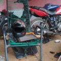 No local foram encontradas várias motocicletas parcialmente desmontadas - Foto: Reprodução/ PCMS