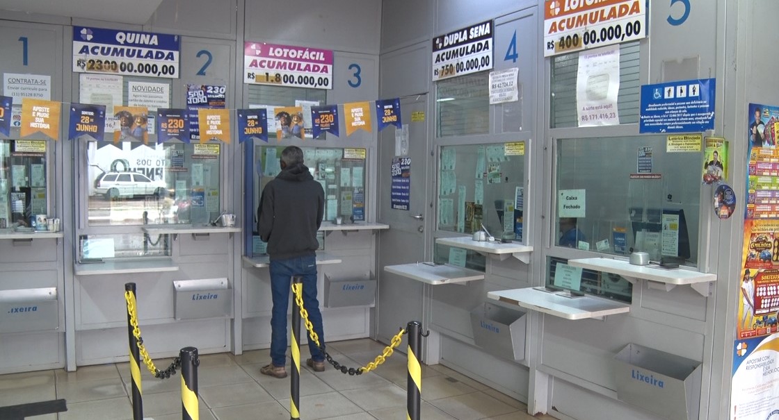A aposta simples na Quina, com cinco números, custa R$ 2,50, e a probabilidade de acerto é de 1 em 24 milhões. Foto: Reprodução/TVC HD.