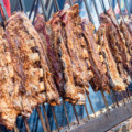 Um dosatrativo é a tradicional costela assada no fogo de chão - Foto: Reprodução/ Fenasul