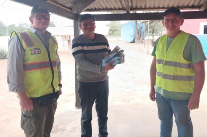 Visita técnica do MOPC em comunidade local de Pozo Hondo, Paraguai.