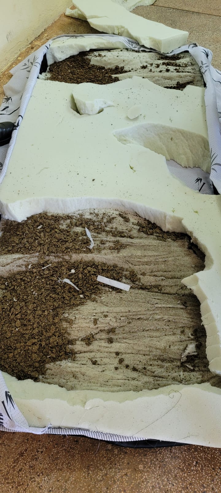 Droga estava escondida em meio a espuma do colchão: Divulgação/Agepen Droga estava escondida em meio a espuma do colchão: Divulgação/Agepen