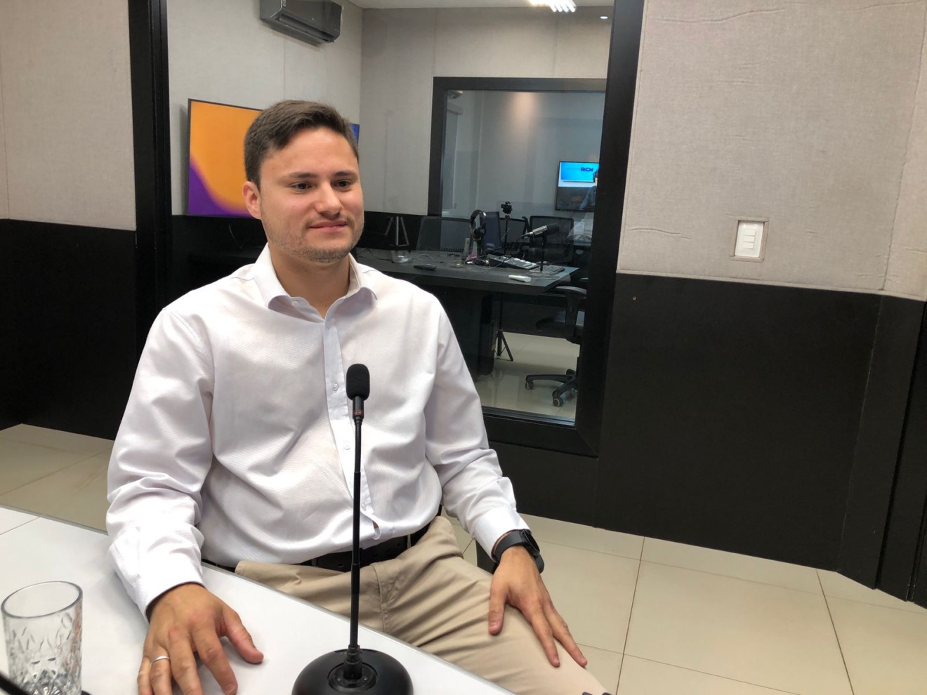 Fernando Garayo nos estúdios da Massa FM Campo Grande - Foto: Fernando de Carvalho/Portal RCN67