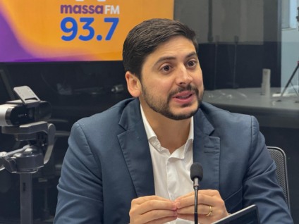 Renan Joaquim nos estúdios da Massa FM Campo Grande - Foto: Adriano Hany/Portal RCN67