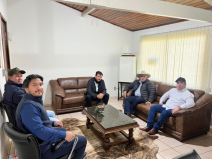 Gino Ferreira, recebeu  o deputado federal Rodolfo Nogueira (PL-MS), para discutir medidas urgentes em favor dos produtores rurais de MS. (Foto: Divulgação)