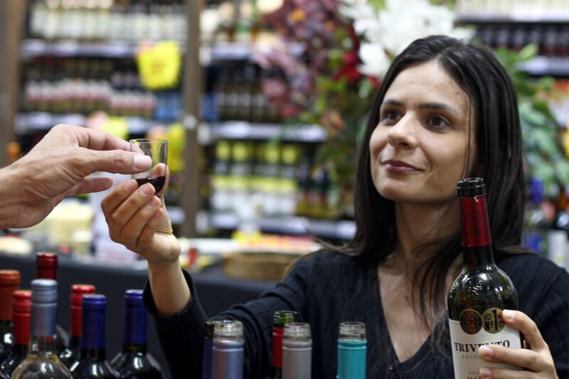 Festival de Vinhos do Fort oferece degustações e experiências em Campo Grande neste sábado com entrada gratuita.