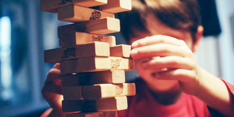 Mulher transforma vivência com o autismo em apoio a outras famílias
