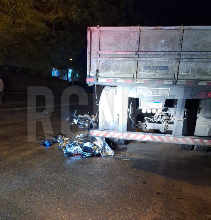 Motociclista morre após colidir contra carreta estacionada em Três Lagoas