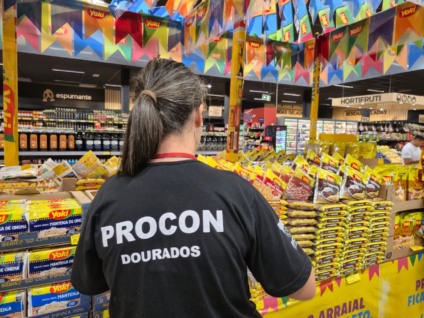 Fiscais do Procon visitaram 12 supermercados da cidade entre os dias 02 e 06 de junho. (Foto: Divulgação/Procon)