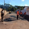 Operação de recuperação das vias danificadas em Aparecida do Taboado (Foto: DICOM)