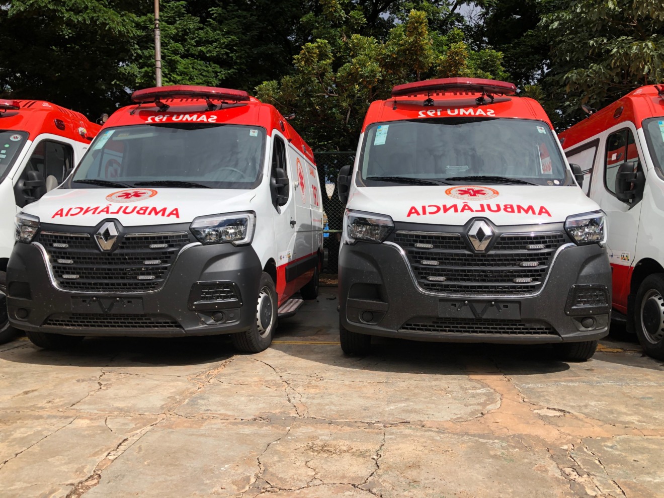 Novas ambulâncias estacionadas no pátio da Secretaria Municipal de Saúde - Foto: Fernando de Carvalho/Portal RCN67 Novas ambulâncias estacionadas no pátio da Secretaria Municipal de Saúde - Foto: Fernando de Carvalho/Portal RCN67